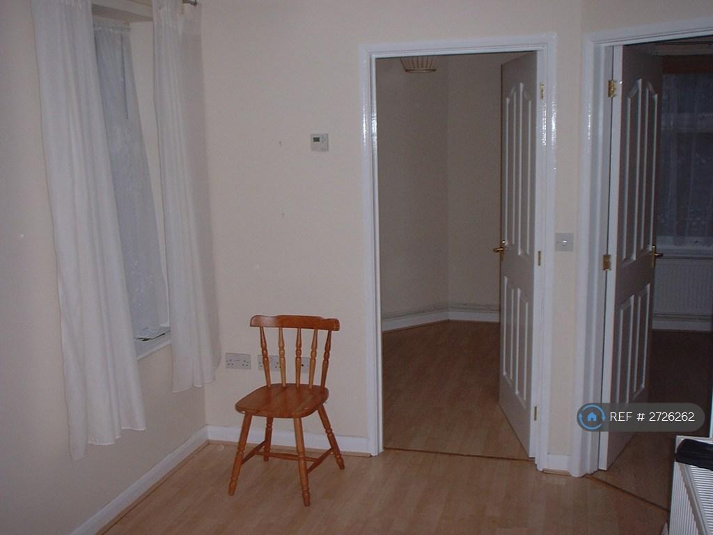 Lounge Into The 2 Bedrooms