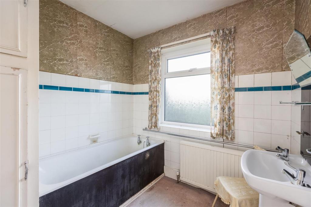 The Avenue 27 Bathroom.jpg
