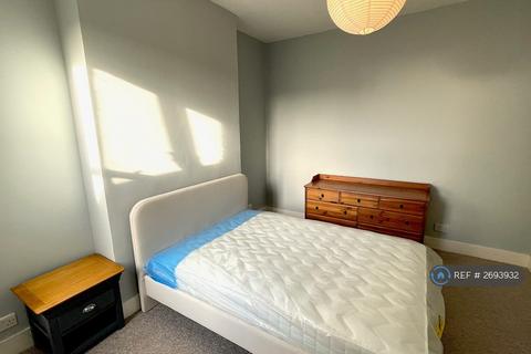 2 bedroom flat to rent, Fernthorpe Road, London, SW16