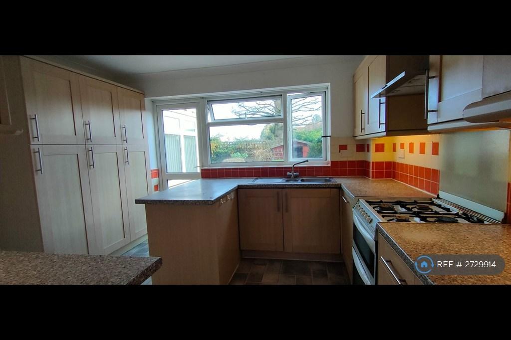 Kitchen (Dishwasher, Fridge)