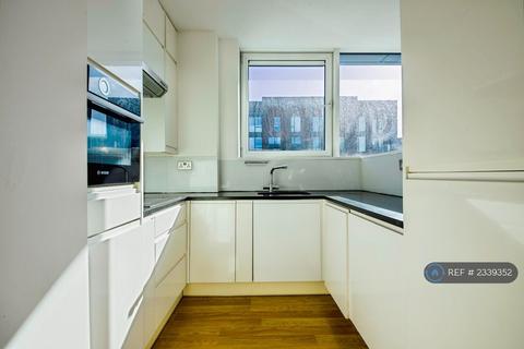 3 bedroom flat to rent, Navigation Court, London, E16