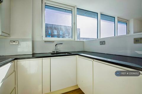 3 bedroom flat to rent, Navigation Court, London, E16