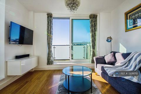 3 bedroom flat to rent, Navigation Court, London, E16