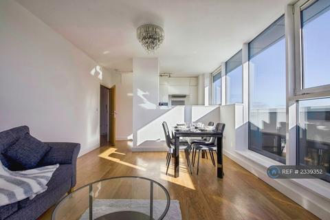 3 bedroom flat to rent, Navigation Court, London, E16