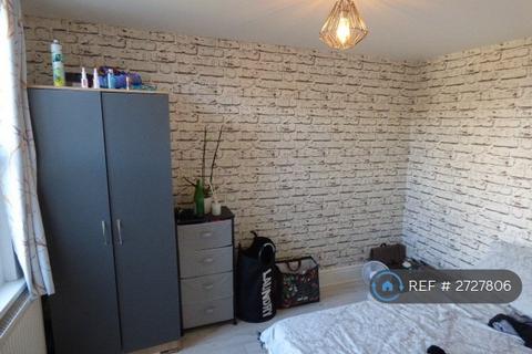 2 bedroom flat to rent, Cann Hall Road, London, E11