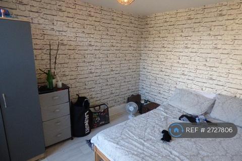 2 bedroom flat to rent, Cann Hall Road, London, E11