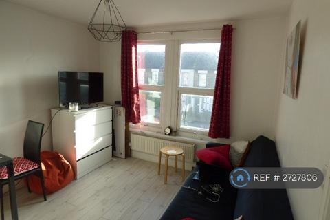 2 bedroom flat to rent, Cann Hall Road, London, E11