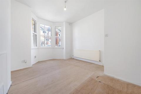 2 bedroom flat for sale, Harpenden Road, West Norwood, SE27