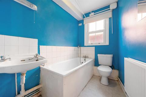 2 bedroom flat for sale, Harpenden Road, West Norwood, SE27