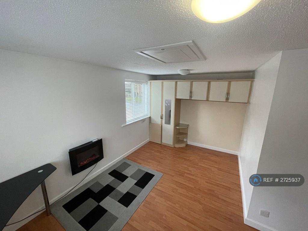 Living Area/Bedroom