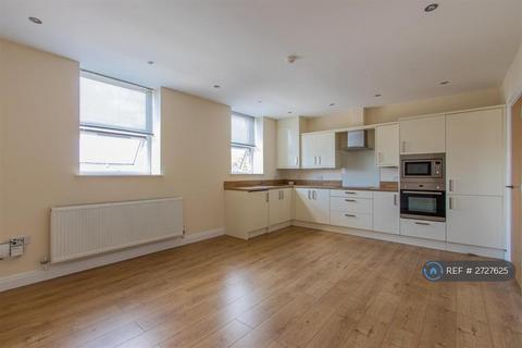 2 bedroom penthouse to rent, Newport Road, Cardiff, CF24