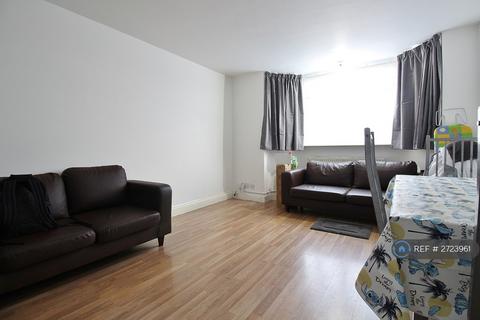3 bedroom maisonette to rent, Laburnum Grove, Hounslow, TW3