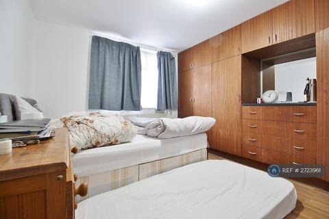 3 bedroom maisonette to rent, Laburnum Grove, Hounslow, TW3