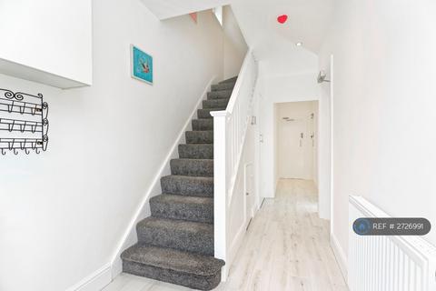 1 bedroom in a house share to rent, Tiverton Road, Hounslow, TW3