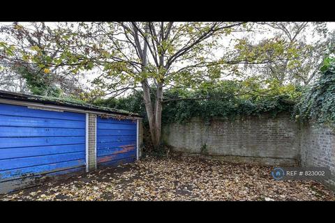 undefined, Sutton, Sutton, SM2