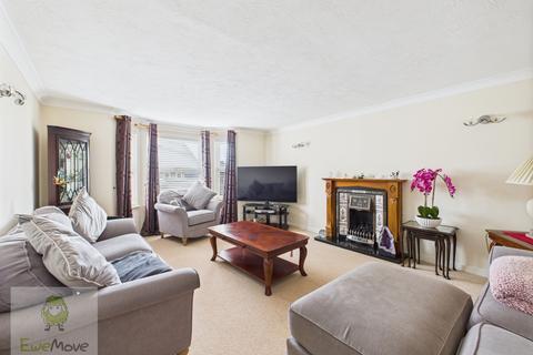 4 bedroom detached house for sale, Grant Road, Wainscott, Rochester, ME3 8EE