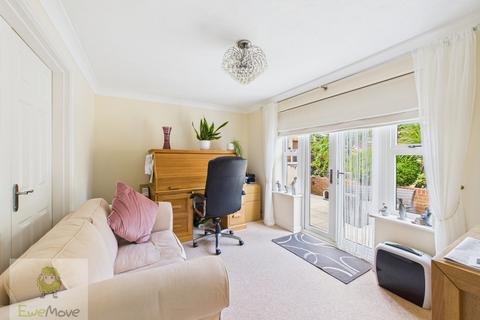 4 bedroom detached house for sale, Grant Road, Wainscott, Rochester, ME3 8EE
