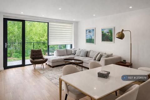 1 bedroom in a flat share to rent, Hawthorne Crescent, London, SE10