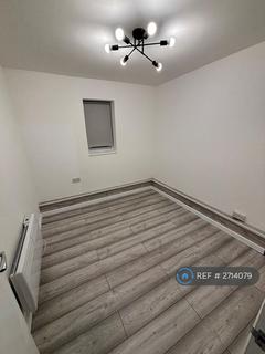 3 bedroom flat to rent, Springwood Crescent, Edgware, HA8