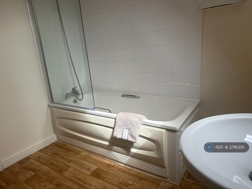 Bath With Shower