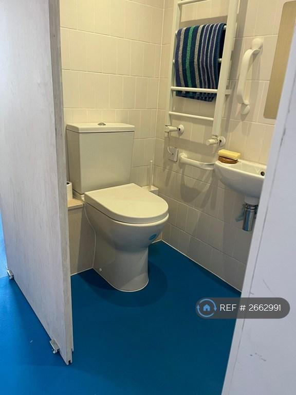 Ground Walk-In Shower Room