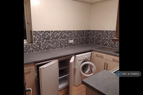 1 bedroom flat to rent, Chilten View Rd, Uxbridge, UB8