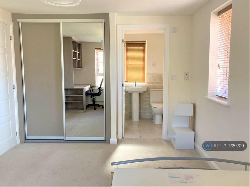Master Bedroom En-Suite Bathroom