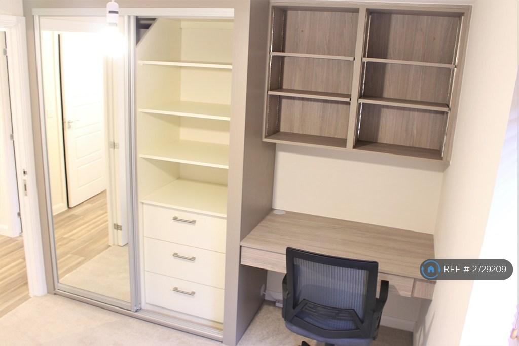 2nd Bedroom Large Capacity Wardrobe