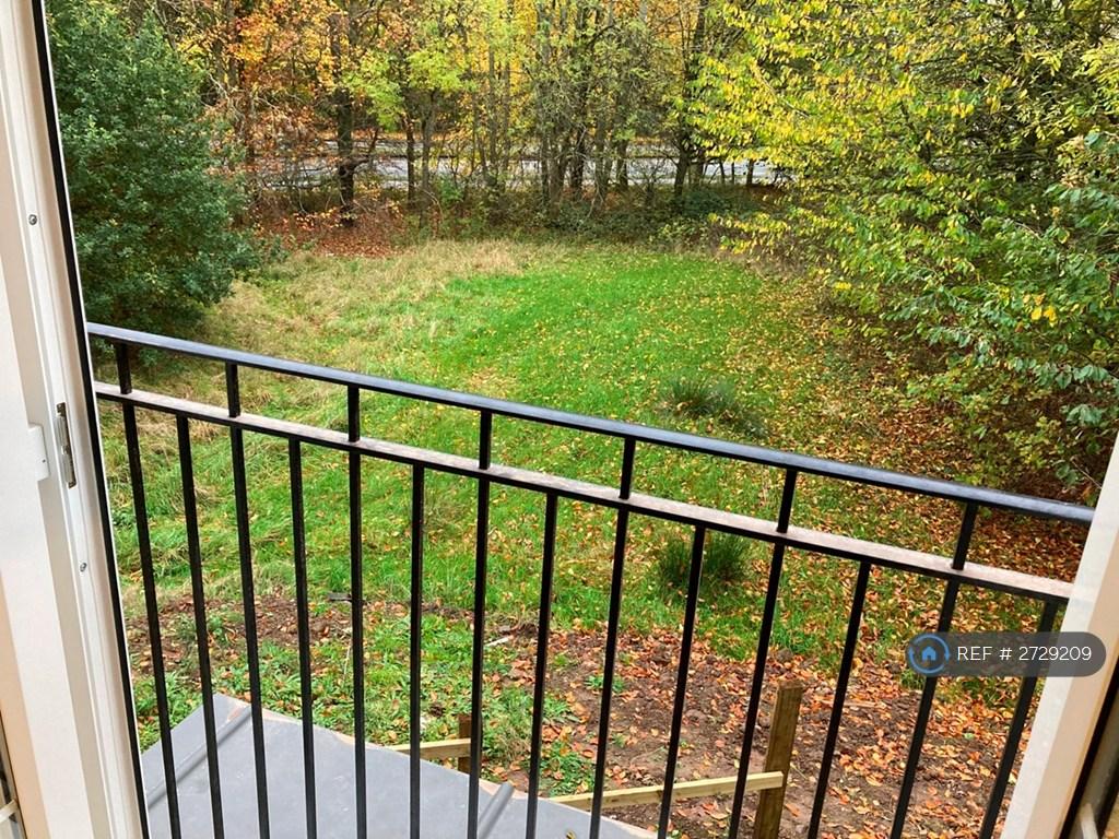 Lounge Juliet Balcony Green View