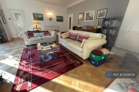 1 bedroom in a flat share to rent, Bromley Road, Bromley, BR2