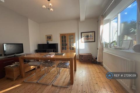 1 bedroom in a flat share to rent, Bromley Road, Bromley, BR2