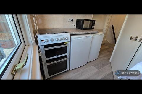 1 bedroom flat to rent, Well Street, Newcastle-Under-Lyme, ST5
