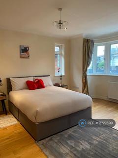1 bedroom in a house share to rent, The Ridings, London, W5