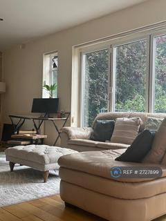 1 bedroom in a house share to rent, The Ridings, London, W5