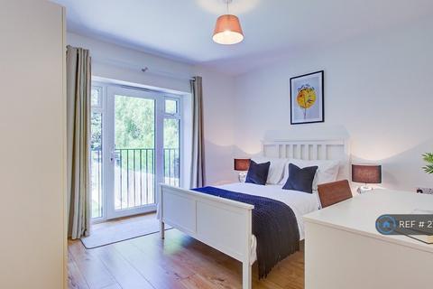 undefined, Dukes Avenue, New Malden, KT3
