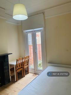 1 bedroom in a house share to rent, Warham Road, London, N4