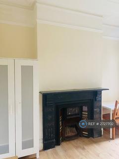 1 bedroom in a house share to rent, Warham Road, London, N4