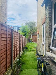 1 bedroom in a house share to rent, Warham Road, London, N4