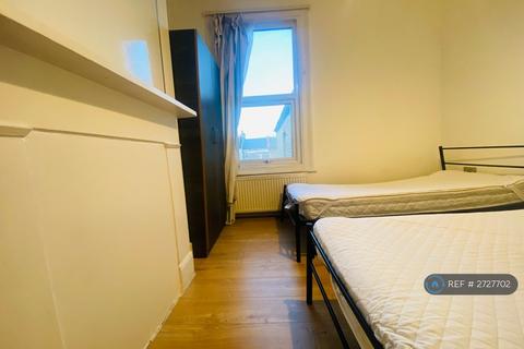 1 bedroom in a house share to rent, Warham Road, London, N4