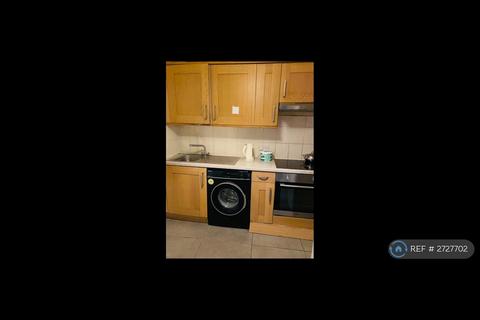 1 bedroom in a house share to rent, Warham Road, London, N4