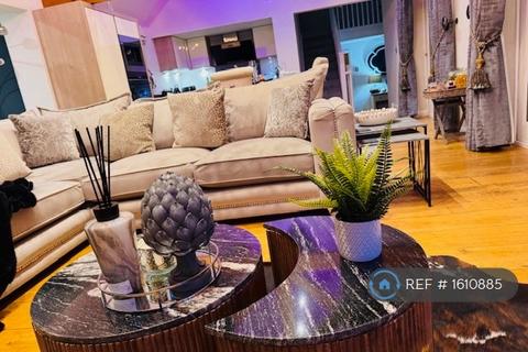 undefined, Long Street, Belton, Loughborough, LE12