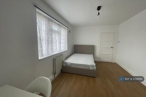 1 bedroom in a flat share to rent, Allington Avenue, London, N17
