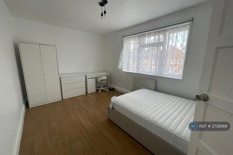 1 bedroom in a flat share to rent, Allington Avenue, London, N17
