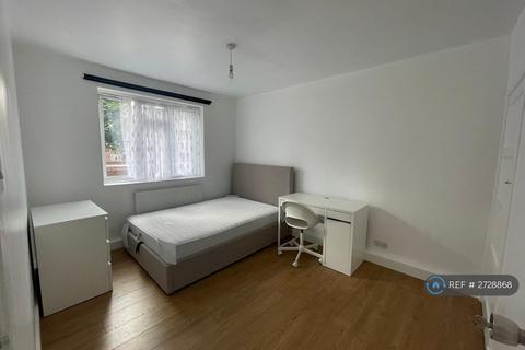 1 bedroom in a flat share to rent, Allington Avenue, London, N17