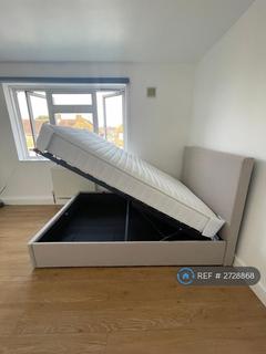 1 bedroom in a flat share to rent, Allington Avenue, London, N17