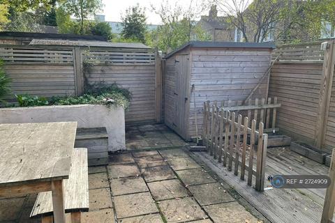 2 bedroom flat to rent, Clive Road, London, SE21