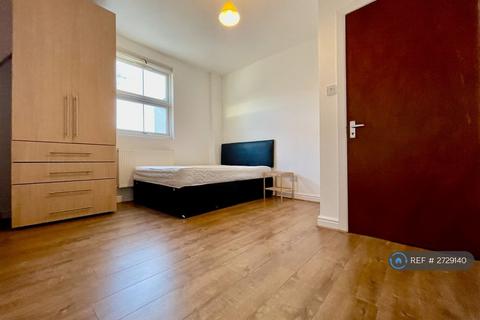 3 bedroom flat to rent, Acton, London, W3