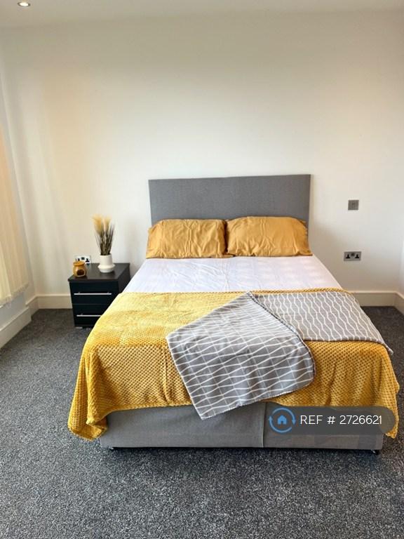 Bedroom 1 (2)