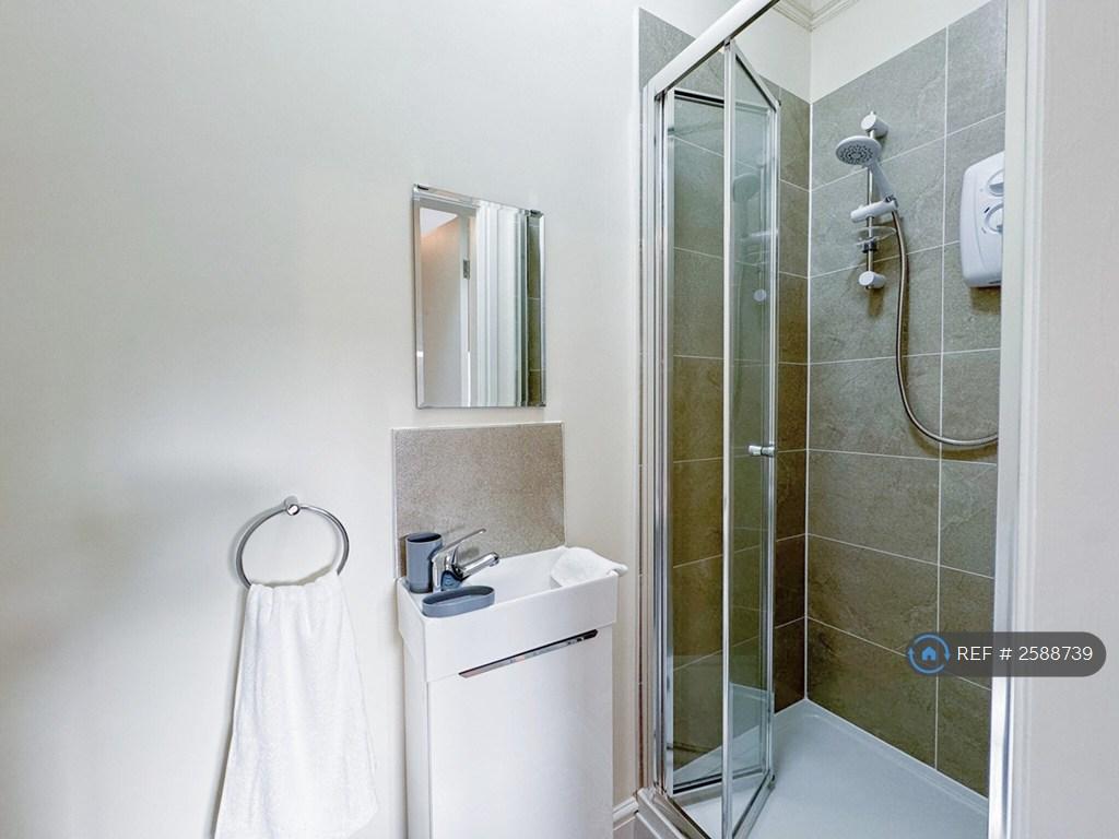 Room 5 Ensuite