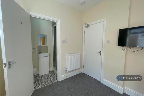1 bedroom in a house share to rent, Grimsby Road, Cleethorpes, DN35